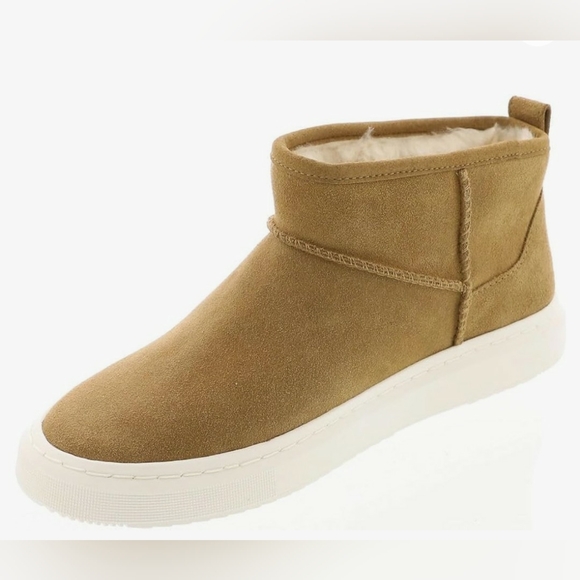 UGG Alameda Mini Suede Boots EUC - Picture 2 of 5